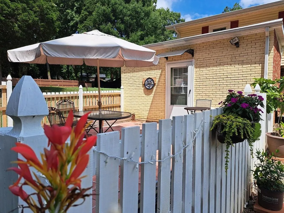 Quiet Retreat For Business Or Family Trip Apartment Charlotte 0*,