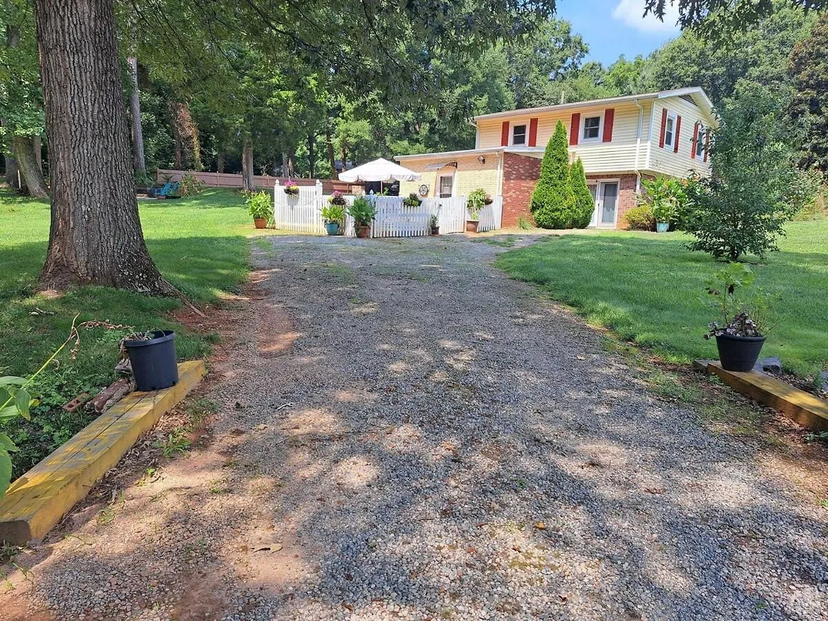 Quiet Retreat For Business Or Family Trip Apartment Charlotte